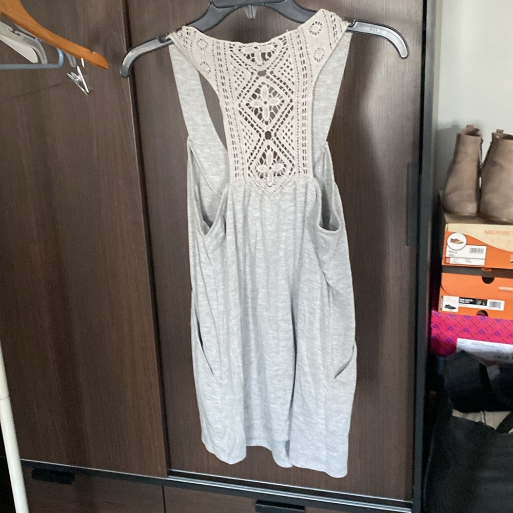 Halter top - Picture 2 of 3